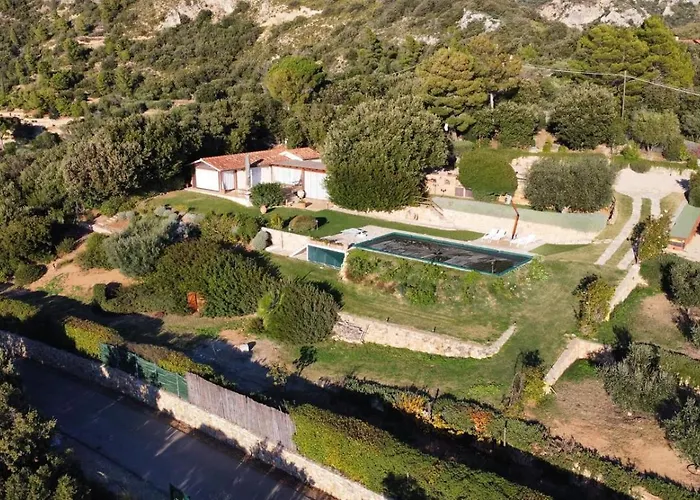 Villa Isola Rossa Con Piscina *
