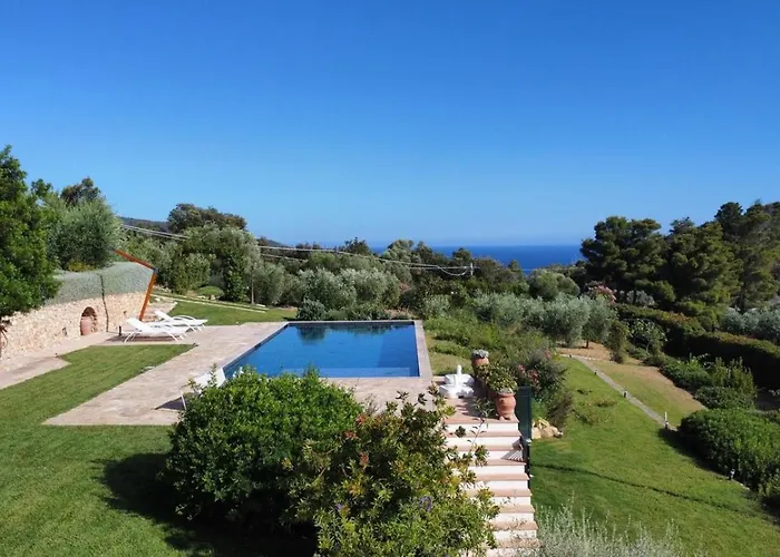 Isola Rossa Con Piscina Villa *