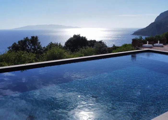 Isola Rossa Con Piscina Villa