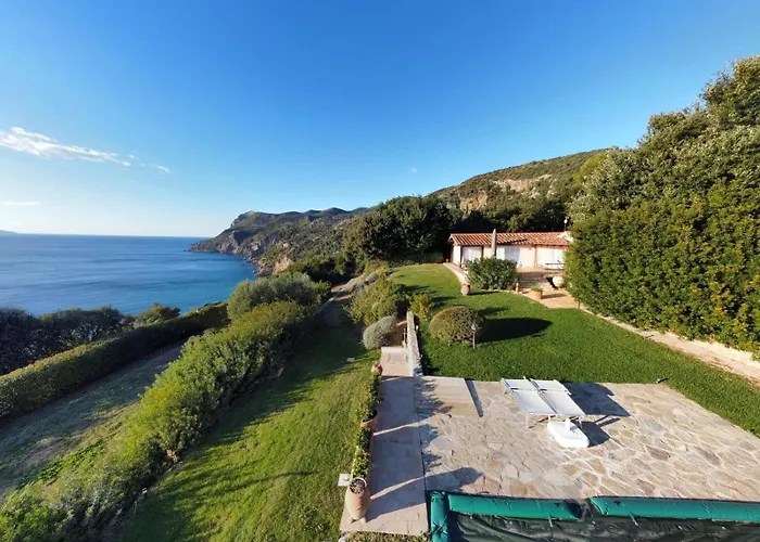Isola Rossa Con Piscina Villa