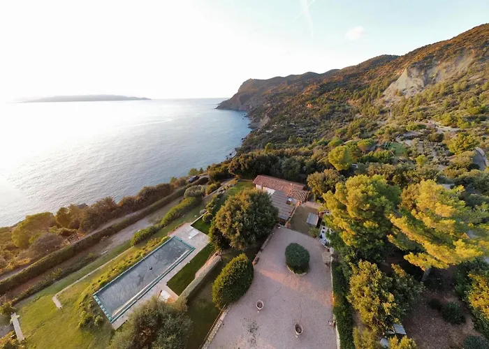 Isola Rossa Con Piscina Villa *