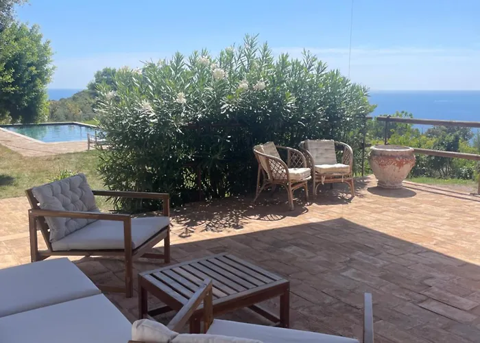 Villa Isola Rossa Con Piscina